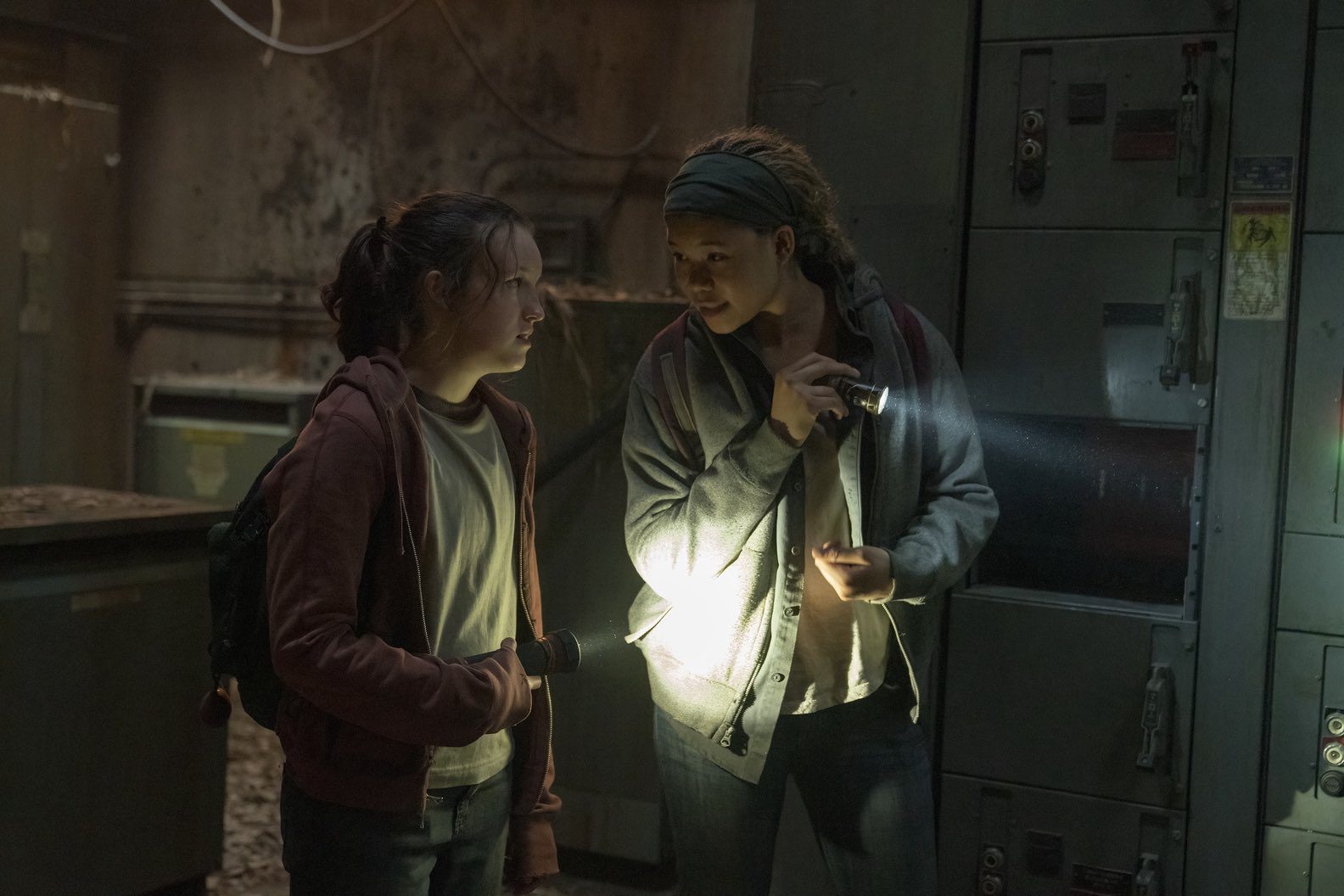 Imagem de Ellie e Riley no episódio 7 de The Last of Us