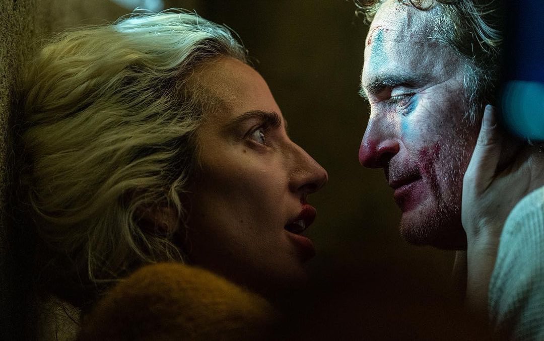 Imagem oficial de Lady Gaga e Joaquin Phoenix em Coringa 2