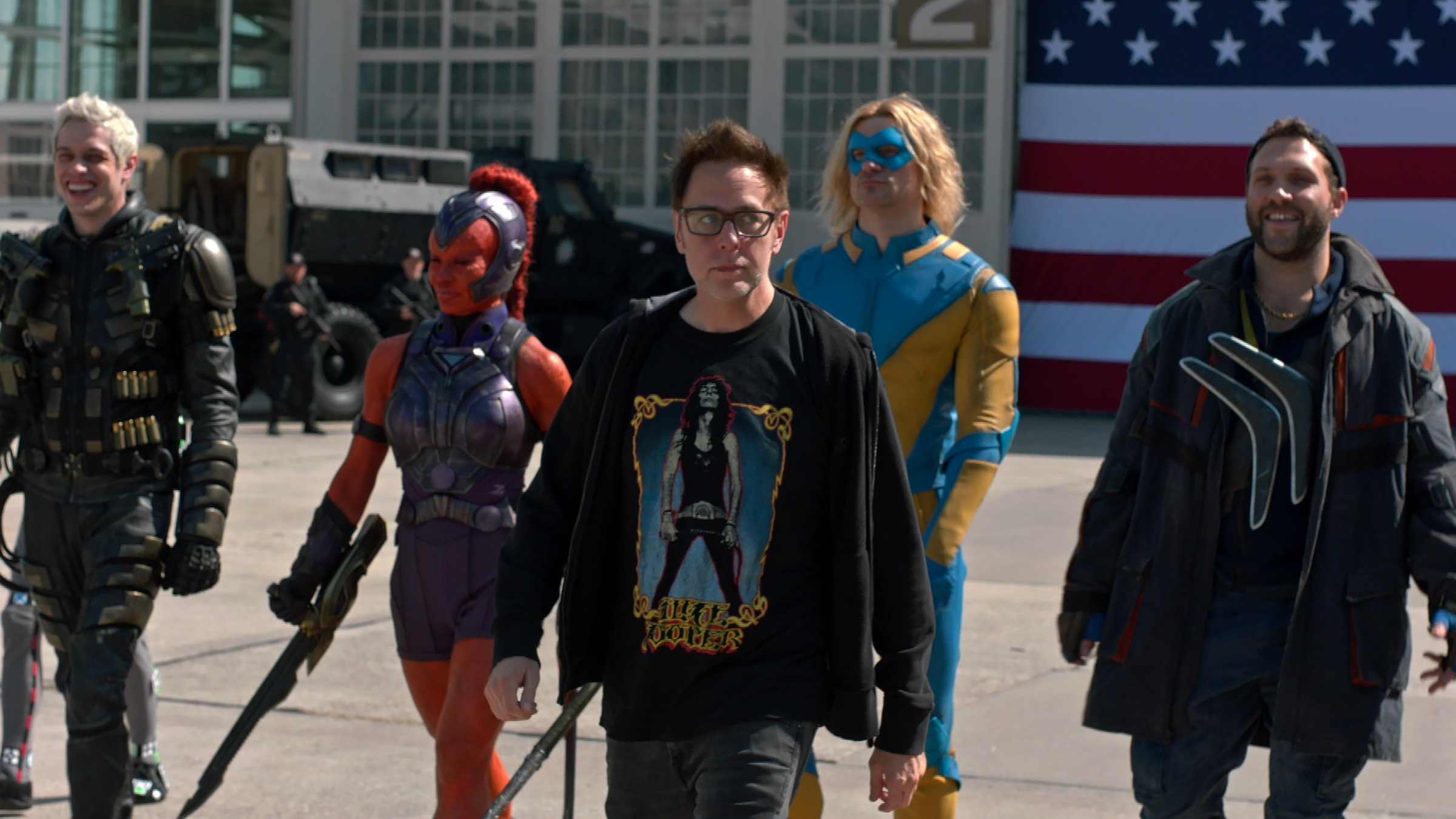 Imagem de James Gunn no set de Esquadrão Suicida